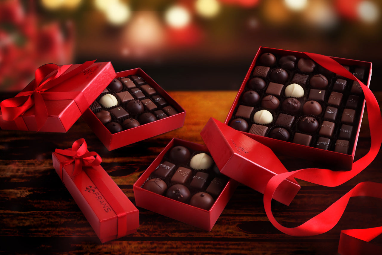 HOLIDAY COLLECTION 2023